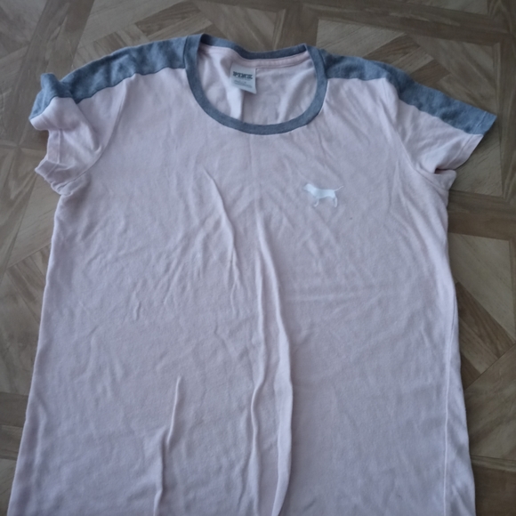 Pink vs tee - Picture 1 of 2